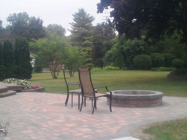 Daisy Landscape - Pavers