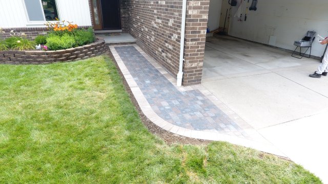 Daisy Landscape - Pavers