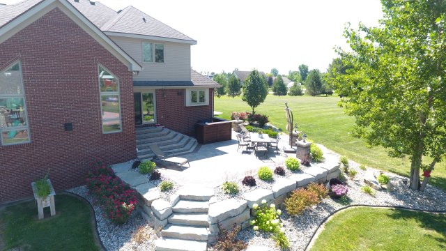 Daisy Landscape - Pavers