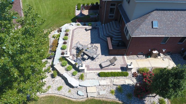 Daisy Landscape - Pavers