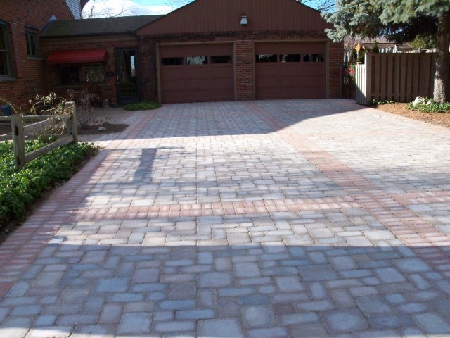 Daisy Landscape - Pavers