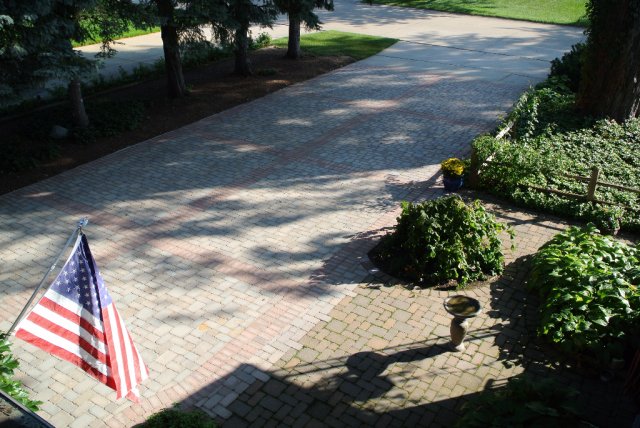 Daisy Landscape - Pavers