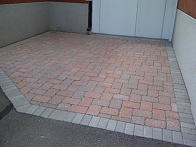 Daisy Landscape - Pavers