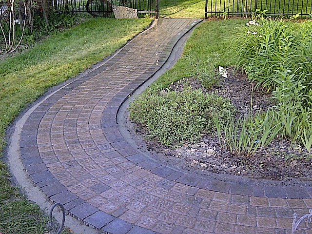 Daisy Landscape - Pavers