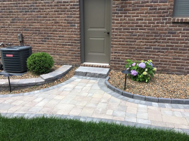 Daisy Landscape - Pavers