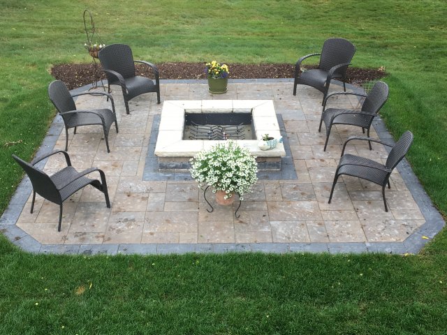 Daisy Landscape - Pavers