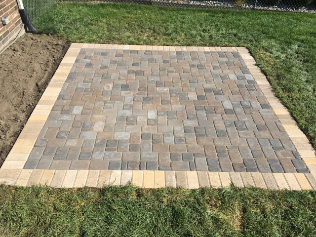 Daisy Landscape - Pavers