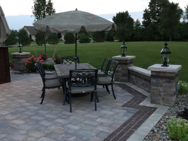 Daisy Landscape - Pavers