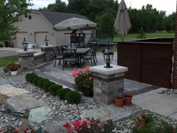 Daisy Landscape - Pavers