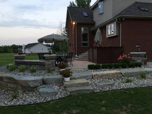 Daisy Landscape - Pavers