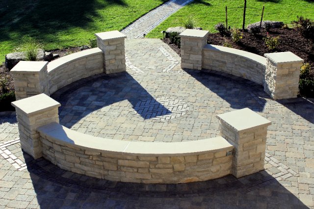 Daisy Landscape - Pavers