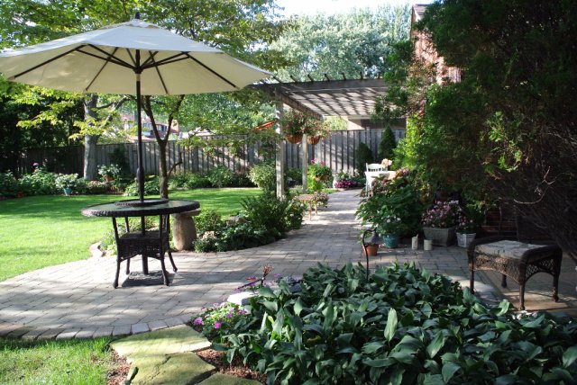 Daisy Landscape - Pavers