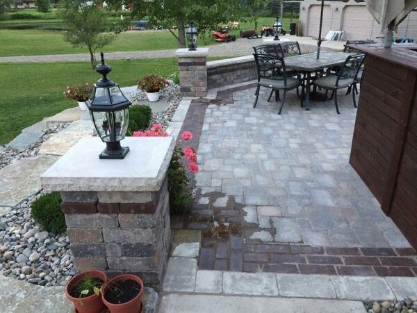 Daisy Landscape - Pavers